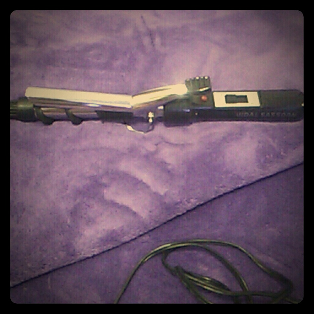 Vidal sassoon curling iron.